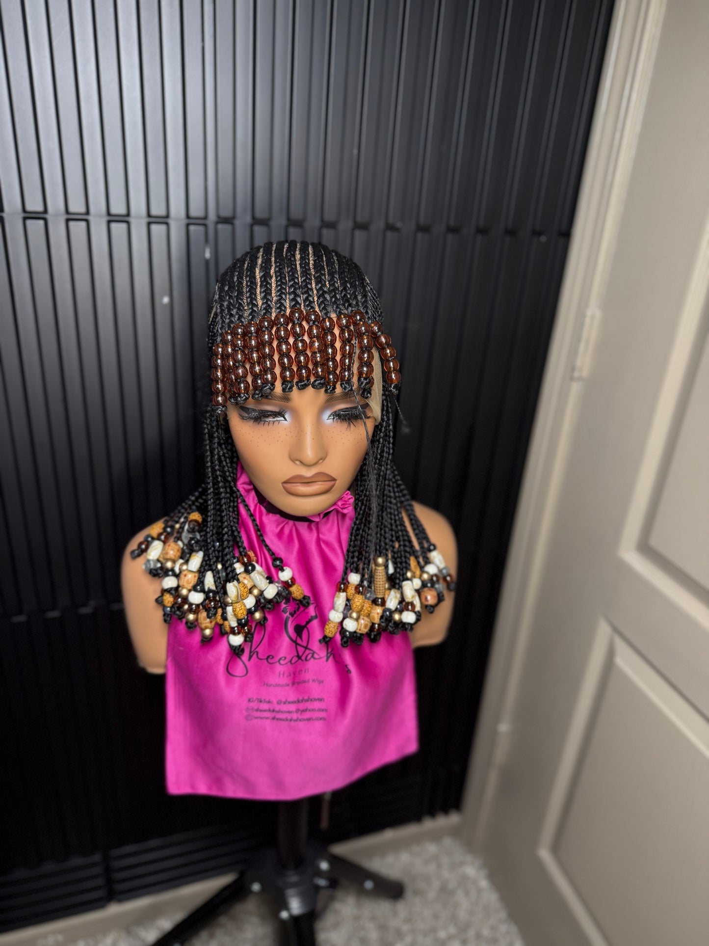 Short Koroba bead wig with bangs